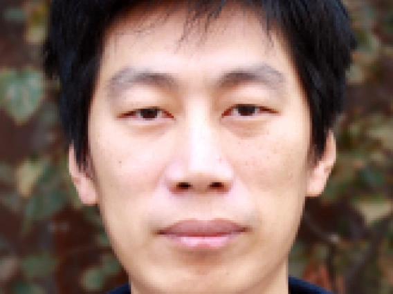 A headshot of Xiao Feng.