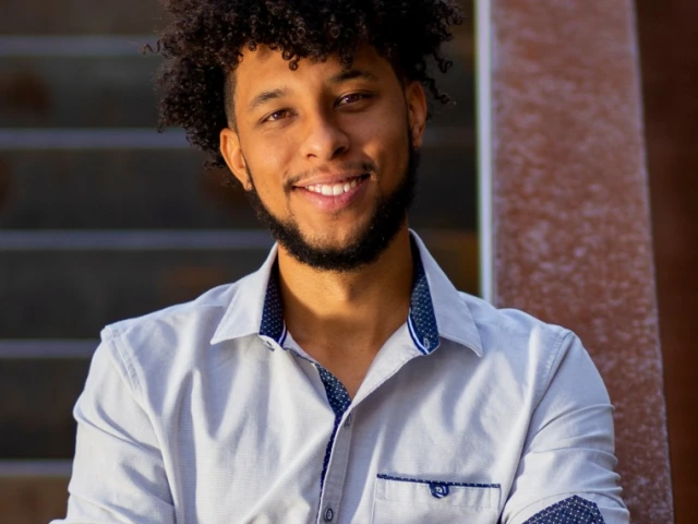 A headshot of Cristian Román-Palacios.