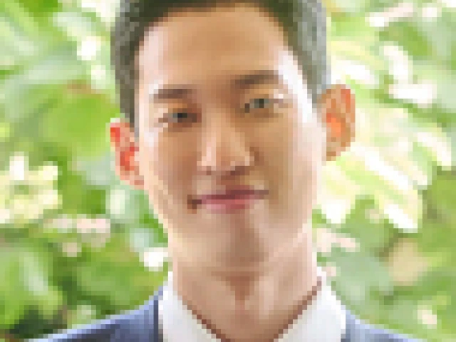 A headshot of Chris Lim.